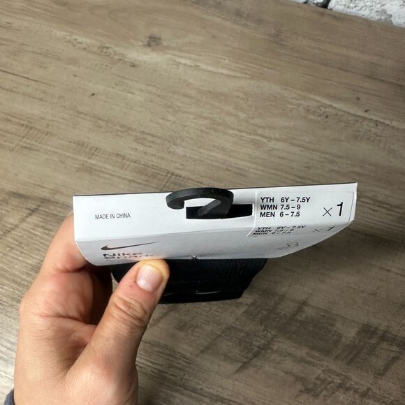 NWT Nike Unisex Spark Dri-FIT Running Crew Socks Black Size Small (DA3584-010) - Picture 3 of 9